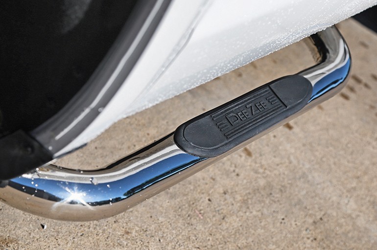 Dee Zee 3″ Cab Length Polished Round Side Steps Fits 2015 – 2025 Ford F-150 SD