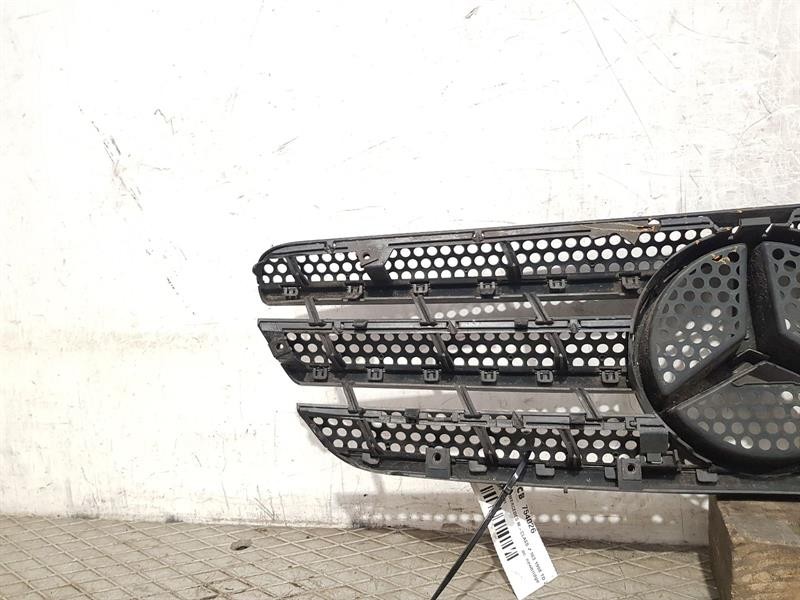 1998-2005 W163 MERCEDES M-CLASS FRONT GRILLE