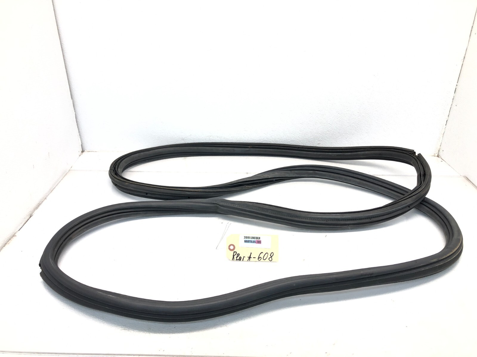 2019-2023 LINCOLN NAUTILUS REAR TRUNK LID WEATHERSTRIP SEAL OEM