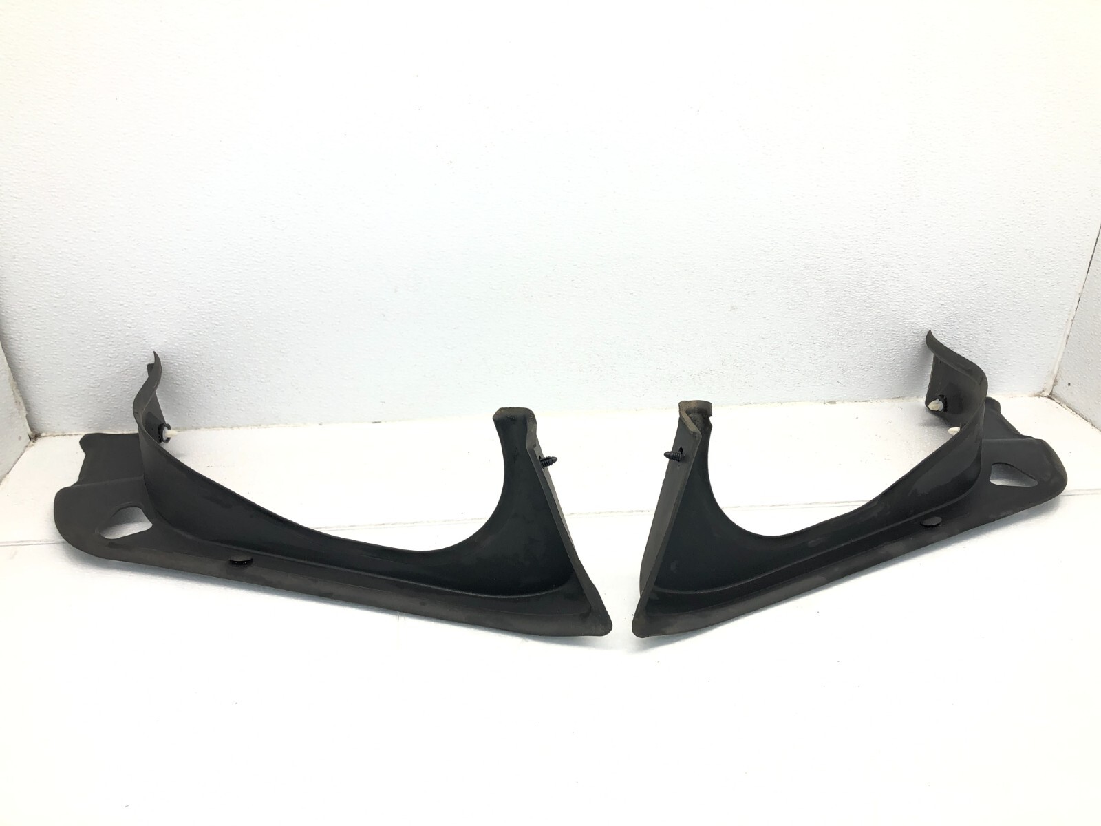 2017-2020 LINCOLN CONTINENTAL REAR TRUNK SIDE WATER GUTTER DEFLECTOR COVER TRIM