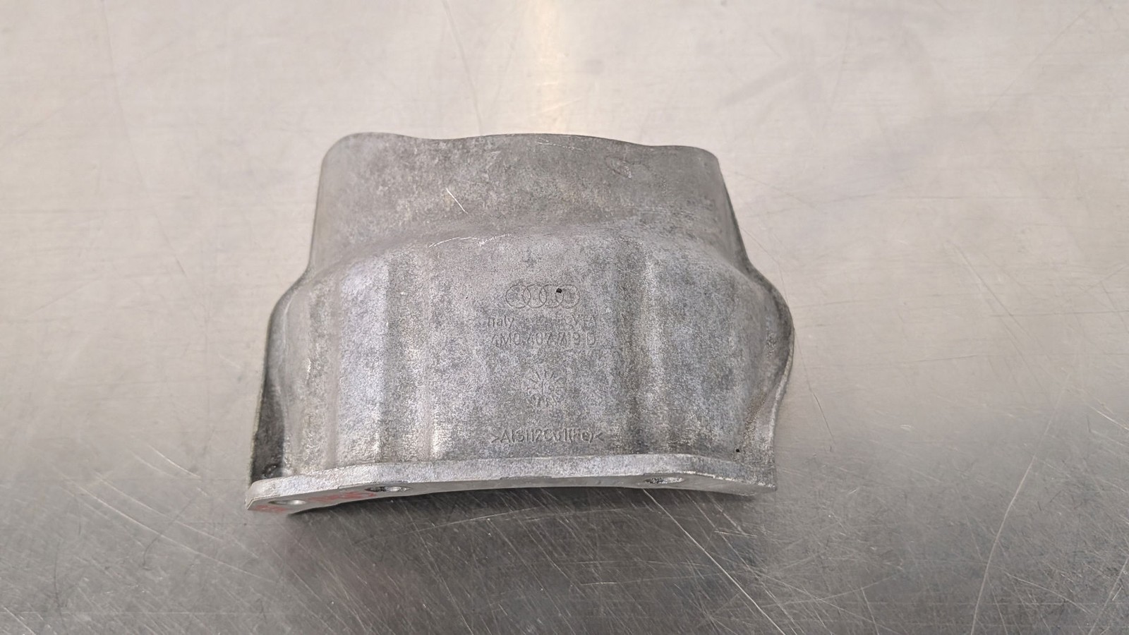 EB1425 2019 19 LAMBORGHINI URUS LEFT LH FRONT CV AXLE GUARD PLATE