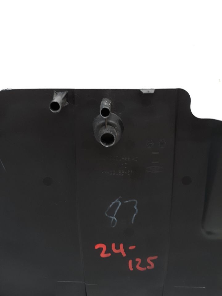 05-11 TOWN CAR Engine Cover