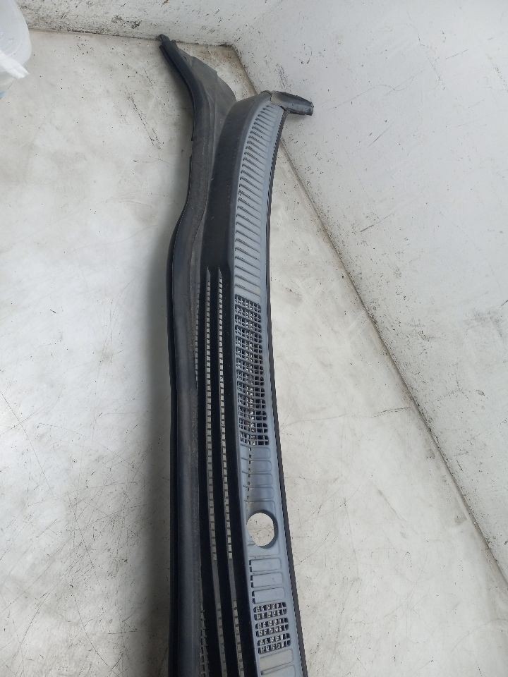 2002 LEXUS IS300 3.0L COWL VENT PANEL