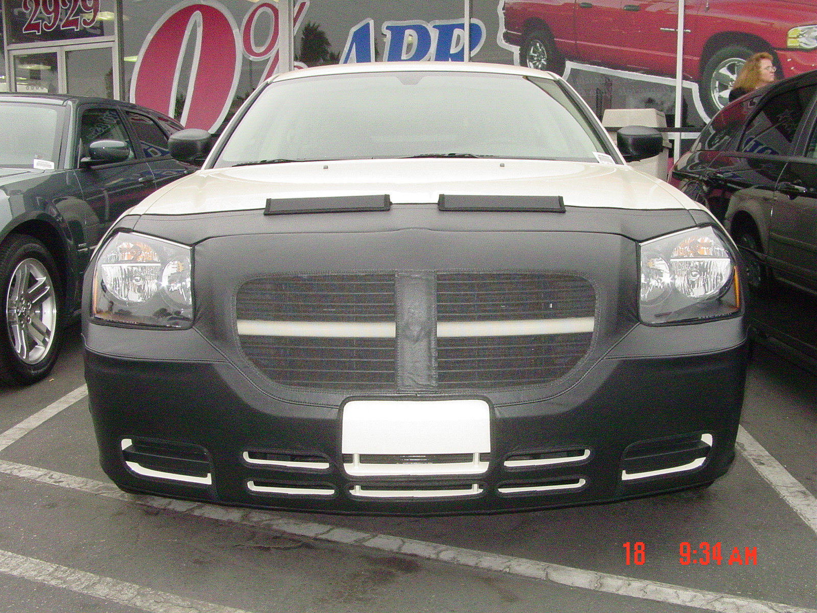 Colgan Front End Mask Bra 2pc. Fits Dodge Magnum 2005-2007 W/License Plate