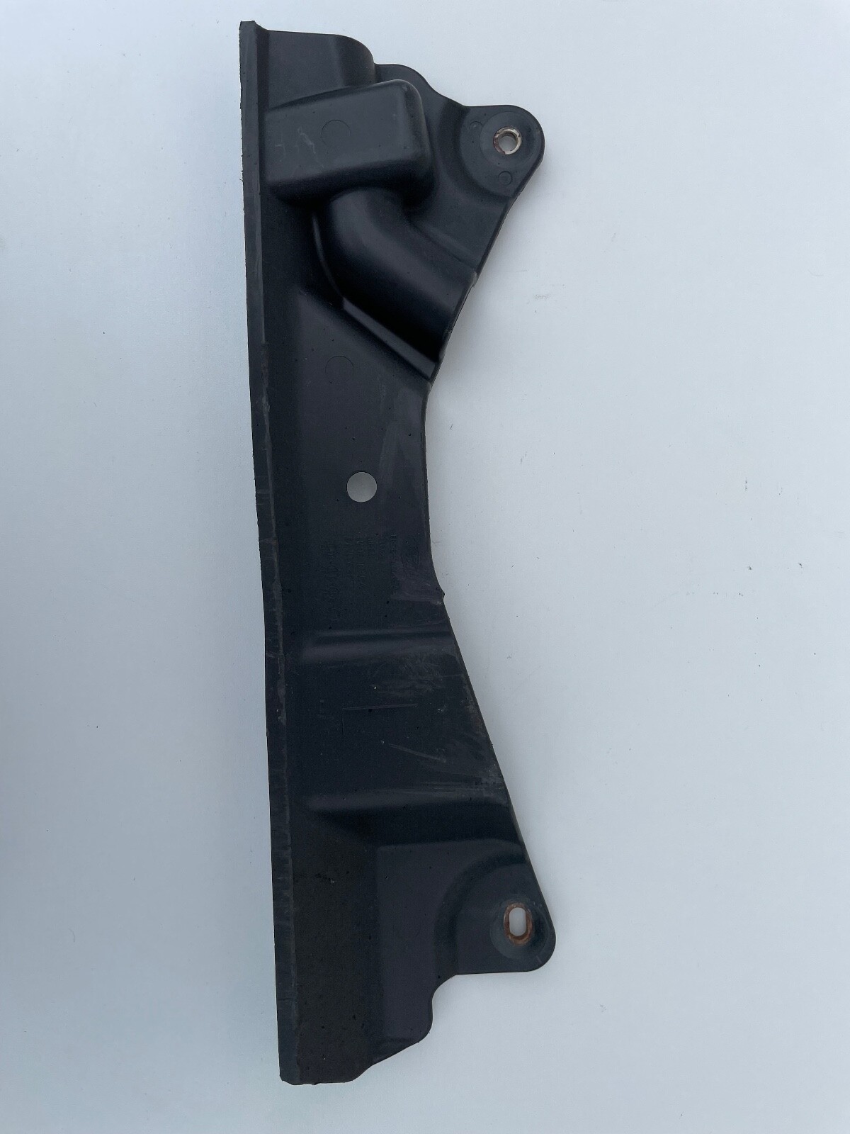 FORD MUSTANG VI FUEL TANK BOTTOM PROTECTION 2015-19 FR3C-9N226-AB