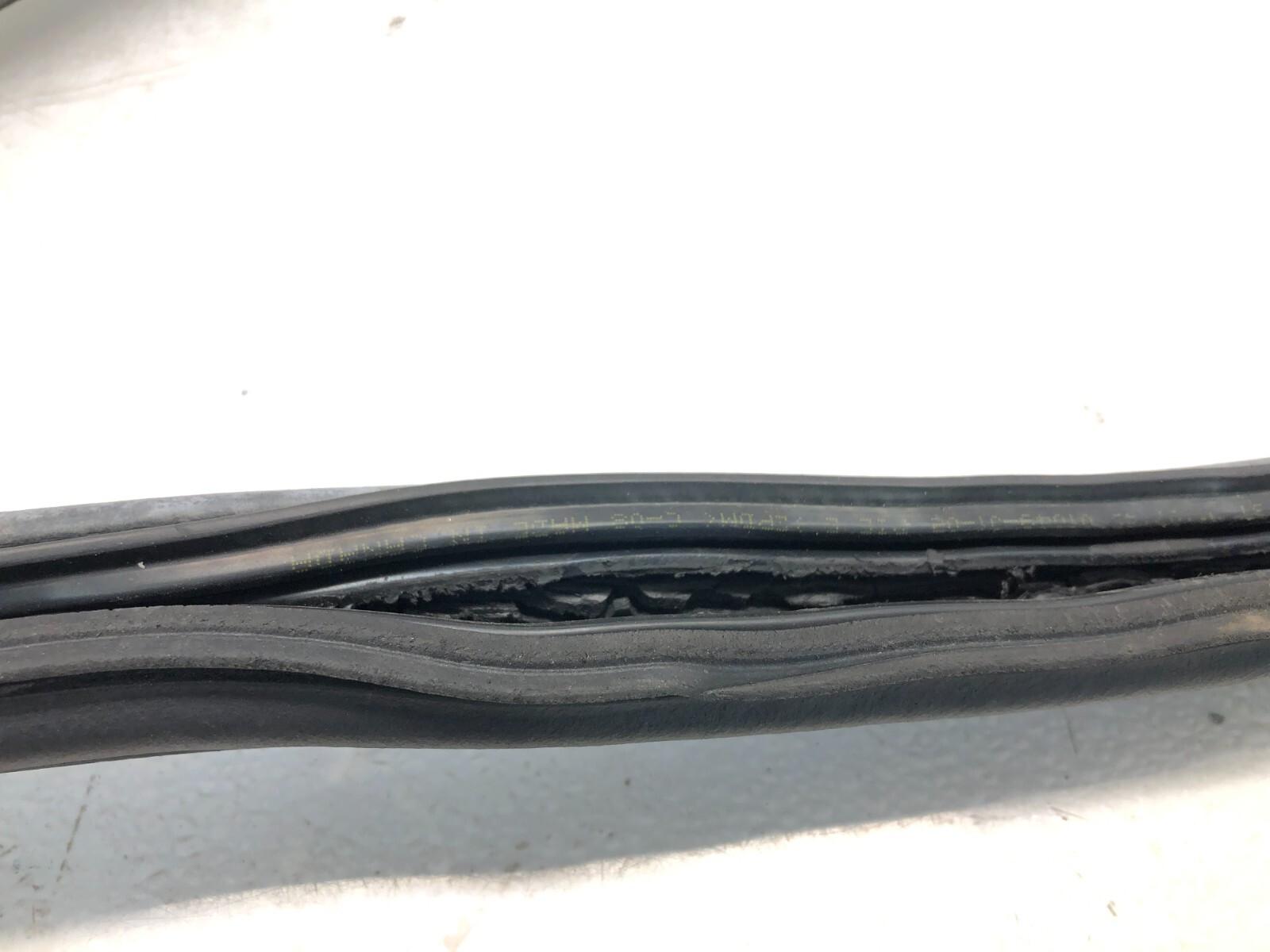 2019-2023 LINCOLN NAUTILUS REAR TRUNK LID WEATHERSTRIP SEAL OEM